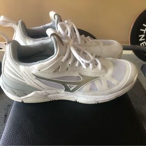 Mizuno White and Gray Athletic Shoes